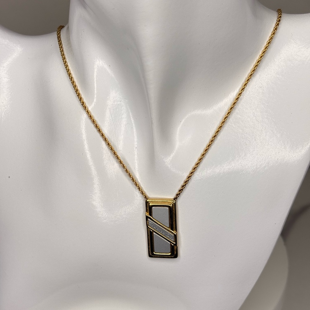 AUTHENTIC CHRISTIAN DIOR GOLD TWISTED NECKLACE.